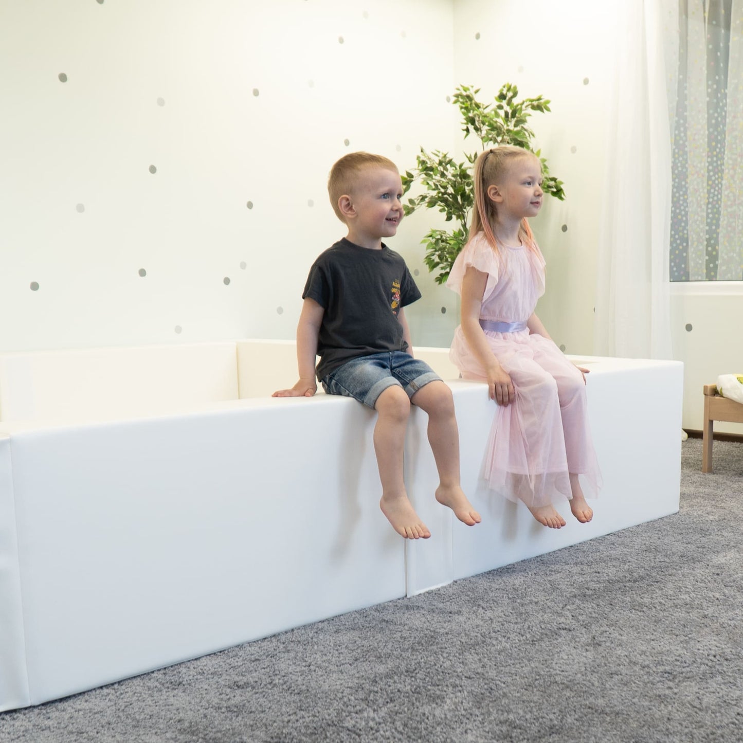Mīkstā rotaļu kvadrātveida bumbu bedre - bumbu spēļu paradīze