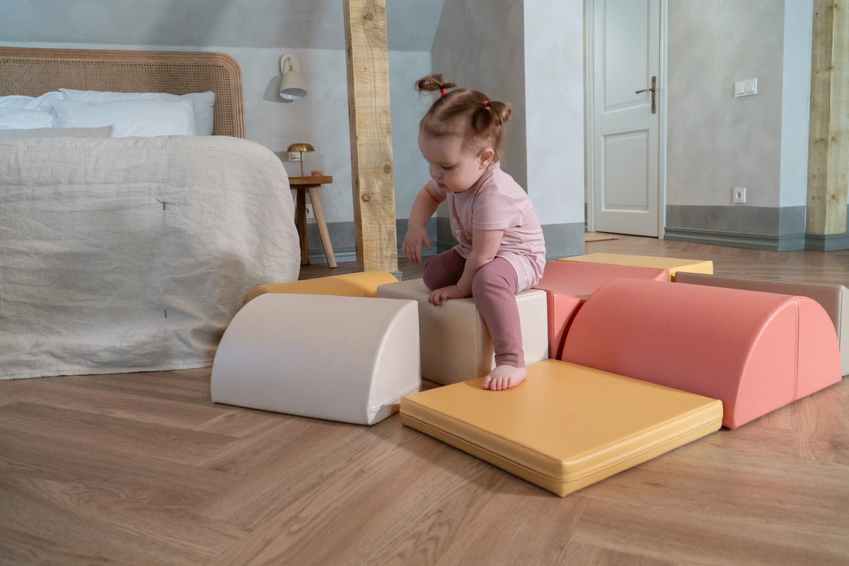 Zems Soft Play komplekts viesistabas stūrī