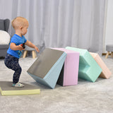 Ein Baby entwickelt beim Spielen mit dem IGLU Soft Play Foam Block Set - Corner Climber von IGLU Soft Play in einem Wohnzimmer Grobmotorik und Koordination.